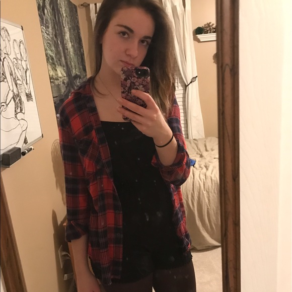 Profile Picture of Samantha Schwamberger (@sschwam) on Poshmark