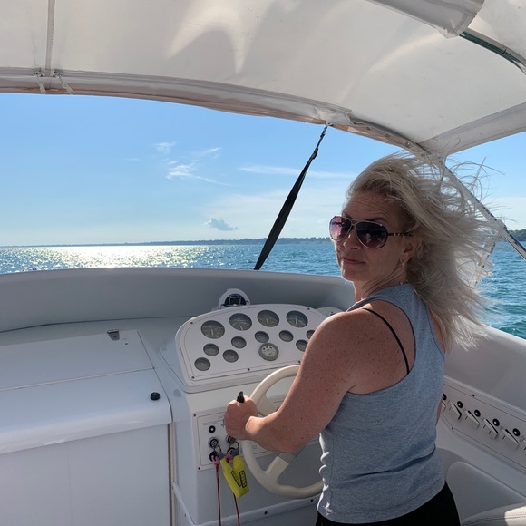 Profile Picture of Tracey Jacobs (@trixiey2k) on Poshmark