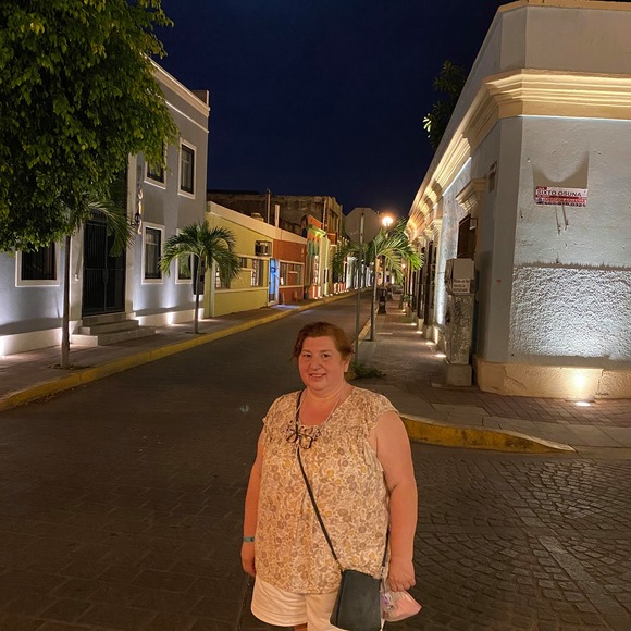 Profile Picture of Debbie Katzeff (@dkatzeff) on Poshmark