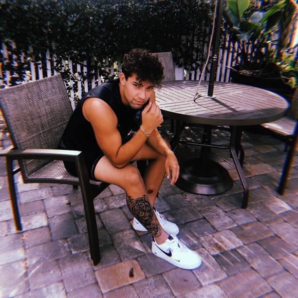 Profile Picture of David Salerno (@david20) on Poshmark