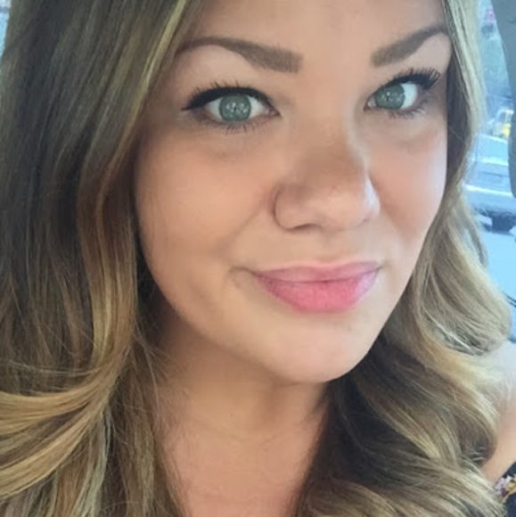 Profile Picture of Courtney Newnham (@courtneynewnham) on Poshmark