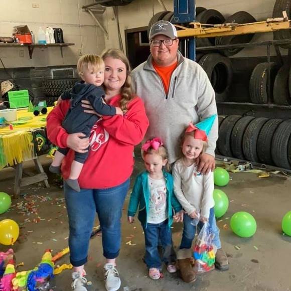 Profile Picture of Josh Emery (@joshemery) on Poshmark