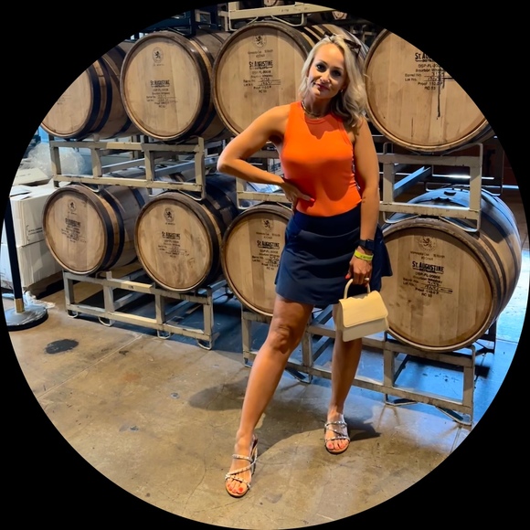 Profile Picture of Danielle Mcinnes (@daniellemcinnes) on Poshmark