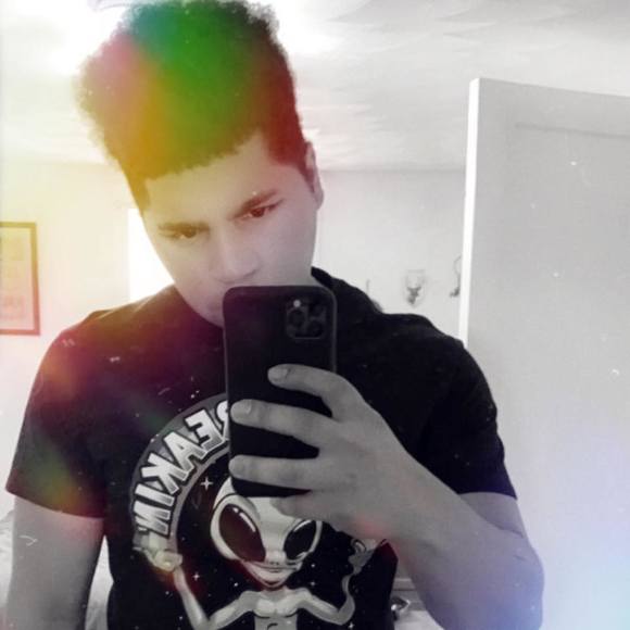 Profile Picture of Justin Duvall (@justinduvall) on Poshmark