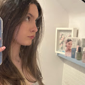 Profile Picture of Mia Tudor🦦 (@MiaTudor) on Youtube