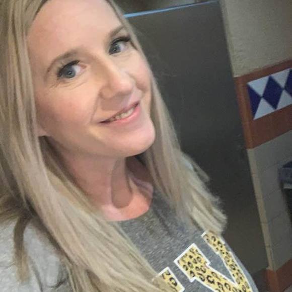 Profile Picture of Lora Taylor (@lorataylor) on Poshmark