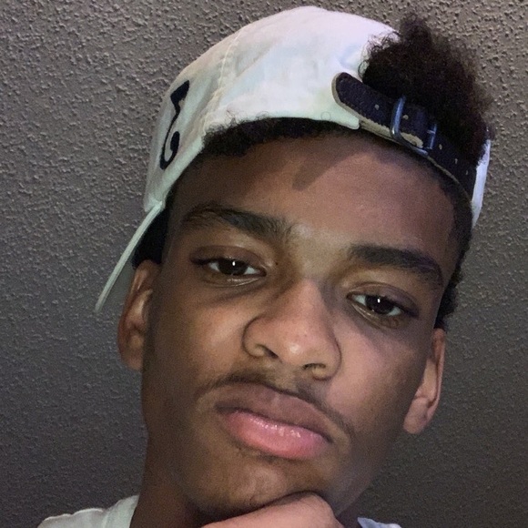 Profile Picture of Lathaneal Harris (@hthaneal) on Poshmark