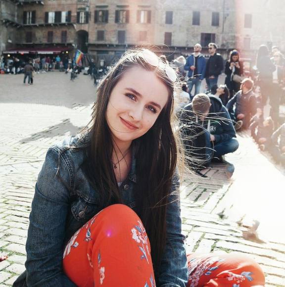 Profile Picture of Emma Dooms (@princess_emma) on Poshmark