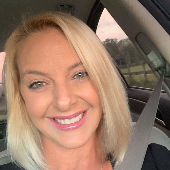 Profile Picture of Rebecca Goad (@rebagoad) on Poshmark
