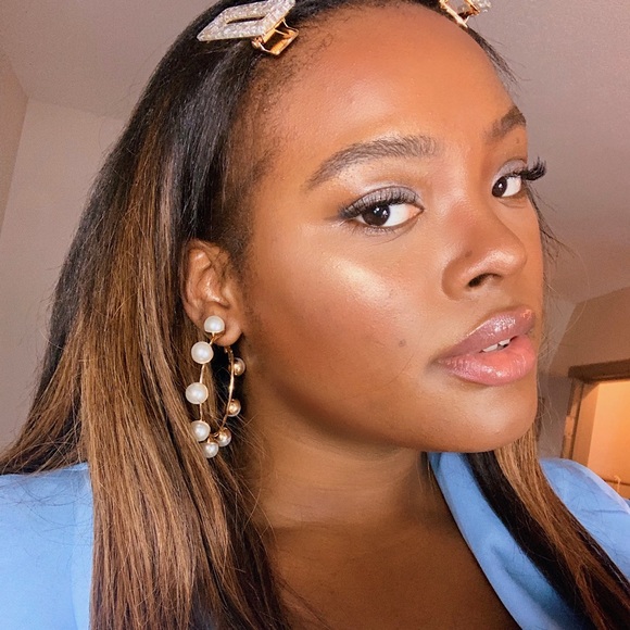 Beely Sinat - Poshmark Profile Picture of Beely Sinat (@beelyisdope) on Poshmark