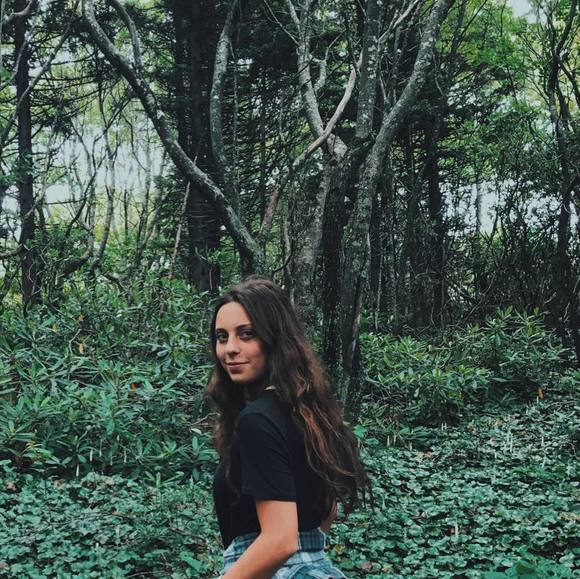 Profile Picture of Juliana Phillips (@julianaphill780) on Poshmark