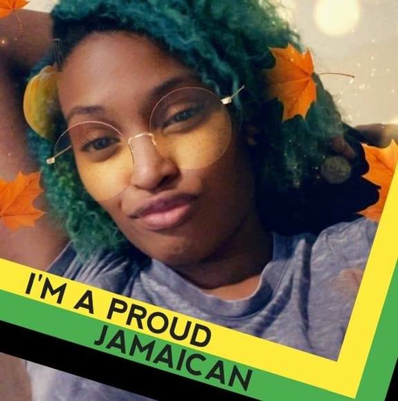 Profile Picture of Dani Jones (@phoenyxthorne) on Poshmark