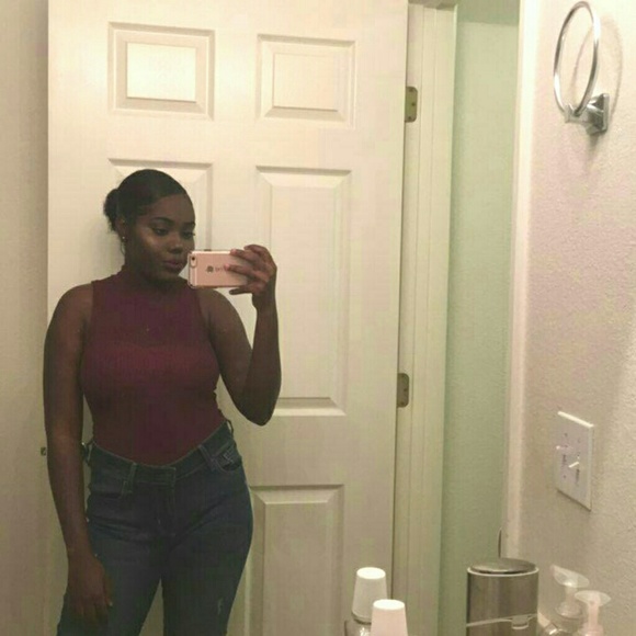Profile Picture of Carlie Harrison (@carlieharrison) on Poshmark