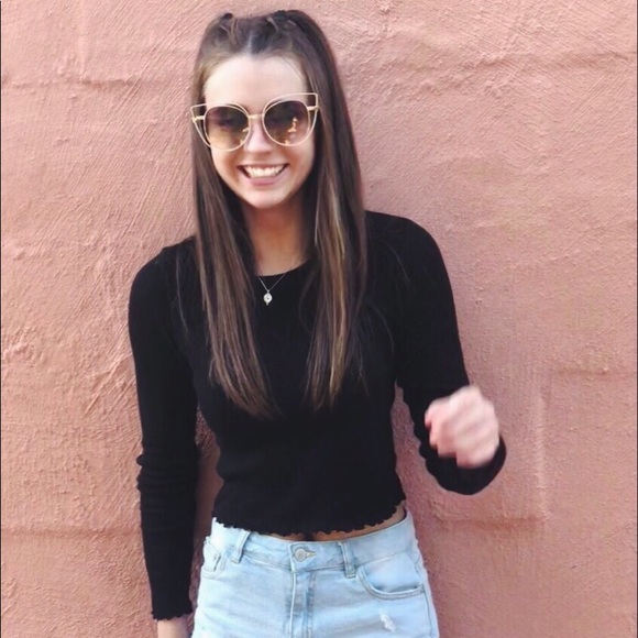 Profile Picture of Morgan Wolfe (@morganwolfe_) on Poshmark