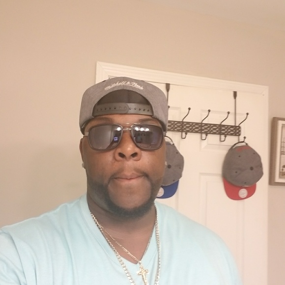 Profile Picture of Dwayne Johnson (@john5184) on Poshmark