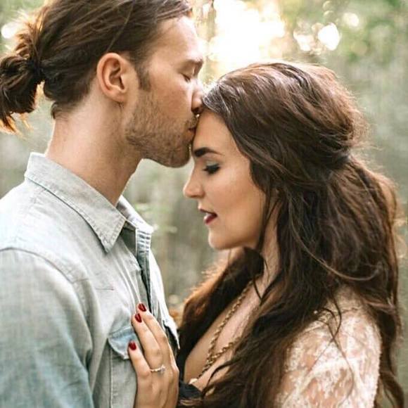 Profile Picture of Grace Emden (@graceismenotyou) on Poshmark