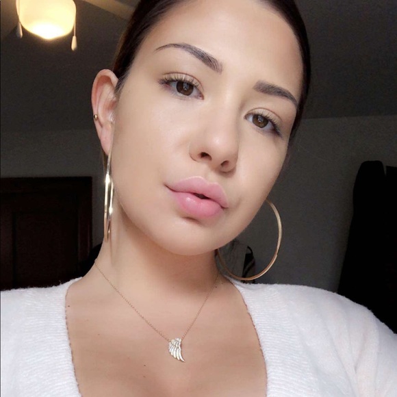 Profile Picture of Savannah Roehre (@srorey23) on Poshmark