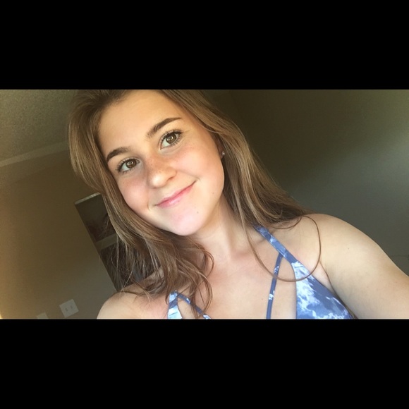 Profile Picture of Kelli Christopherson (@kellikc) on Poshmark