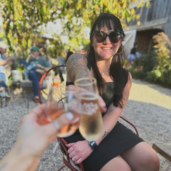 Profile Picture of Rosie Rossiello (@rosie_girl_) on Poshmark