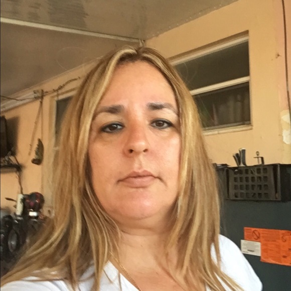 Profile Picture of Yusimi Hernandez (@yusimi1914) on Poshmark