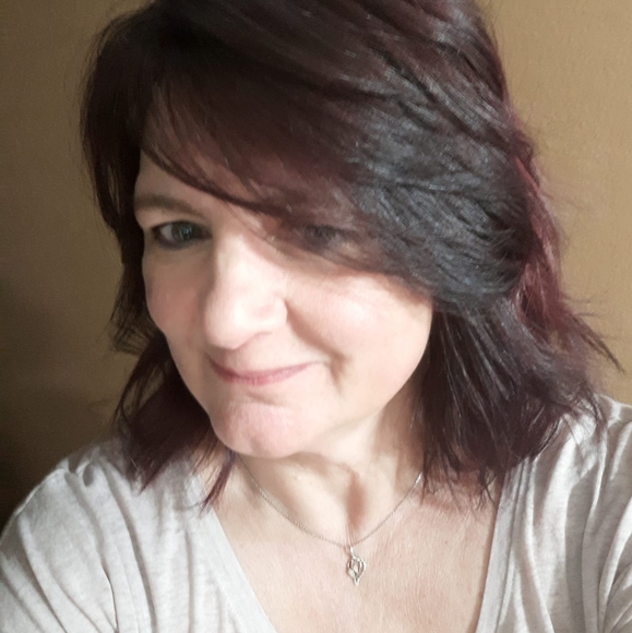 Profile Picture of Sheree Larson (@thumper_sal) on Poshmark