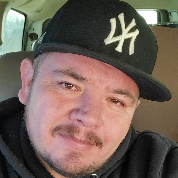 Profile Picture of Junior Roberts (@jun1893) on Poshmark