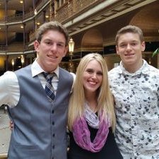 Profile Picture of Julie Hutkay (@JulieHutkay) on Twitter