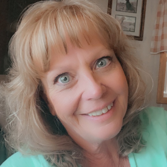 Profile Picture of Lynn Miller-olmstead (@lynniem68) on Poshmark