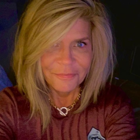Profile Picture of Jean Kroll kolterjahn (@jeankolterjahn) on Poshmark
