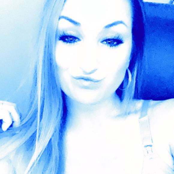 Profile Picture of Brittany Rachau (@brachau) on Poshmark