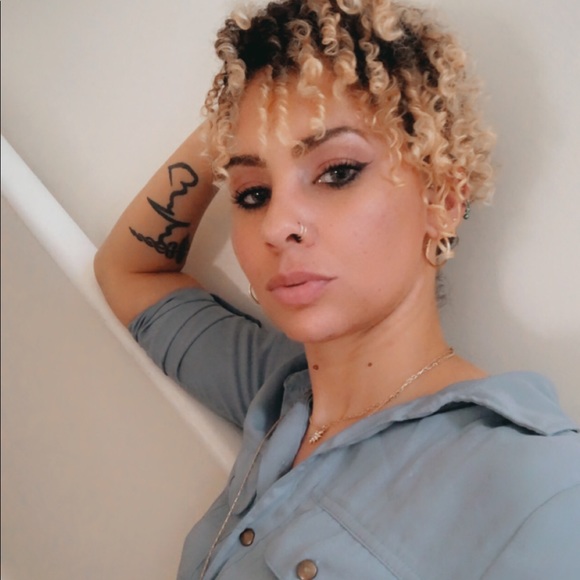 Profile Picture of Deandra Callins (@dcallins6) on Poshmark