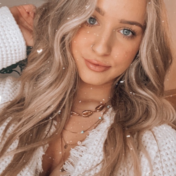 Profile Picture of Holly Hatcher (@hollyhatcher) on Poshmark