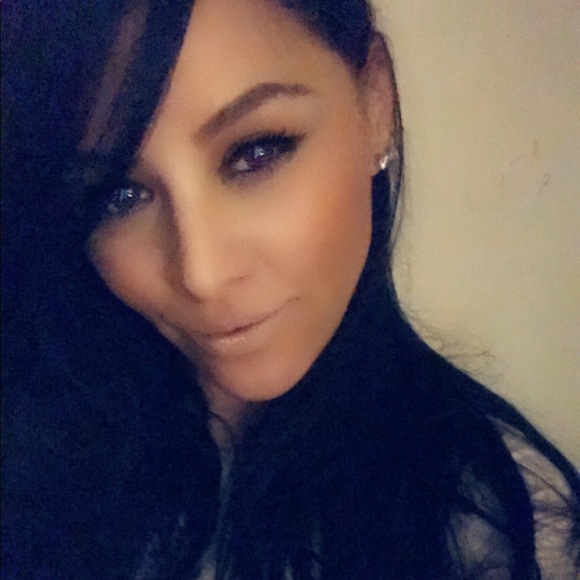 Profile Picture of Shannon Pignatore (@pignatore_s) on Poshmark