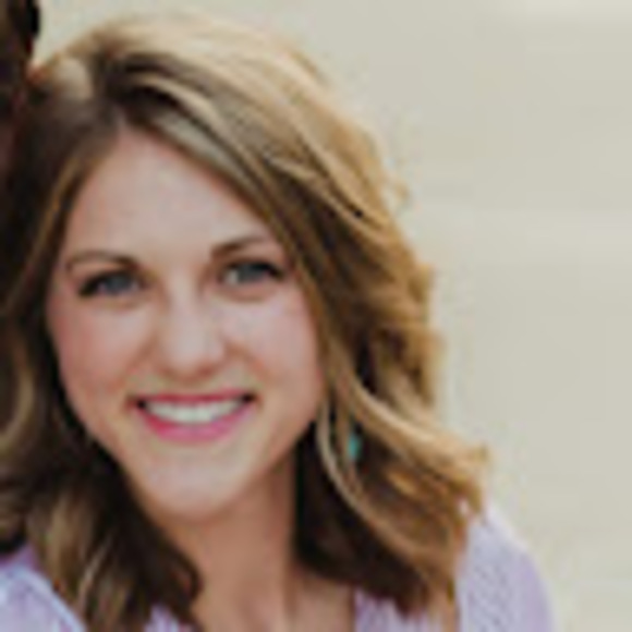 Profile Picture of Emily Meshnick (@emilymeshnick) on Poshmark