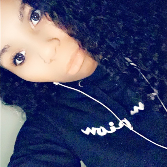 Profile Picture of Mariah Keilen (@mariahkeilen) on Poshmark
