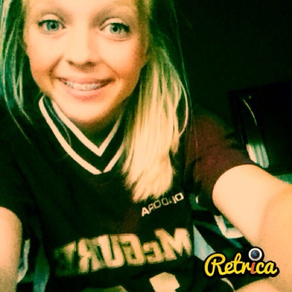 Profile Picture of Karlie Schumann (@karlieschumann) on Poshmark