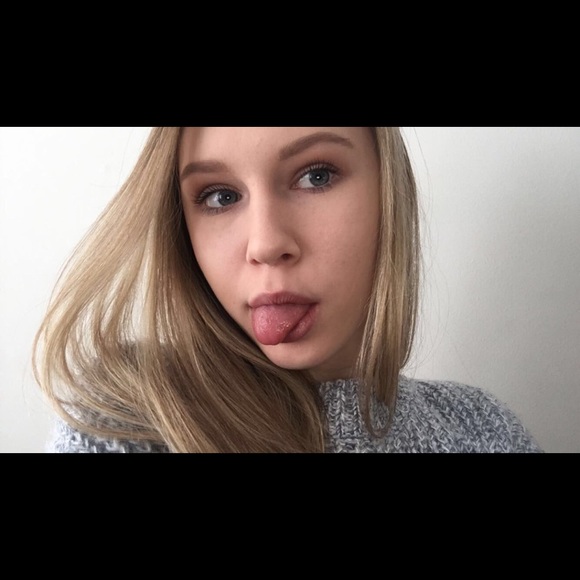 Profile Picture of Natalie Goodhart (@nataliegoodhart) on Poshmark