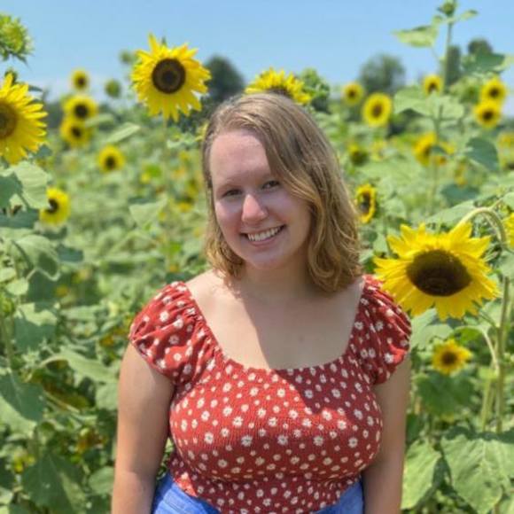 Profile Picture of Elena Polczynski (@elenapolczynski) on Poshmark