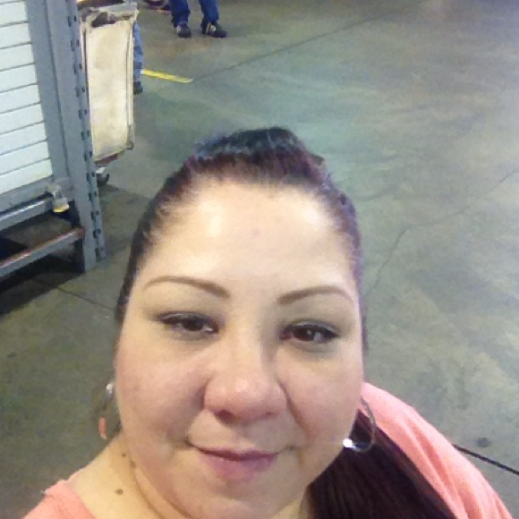 Profile Picture of Angelyn Root (@angelynnroot) on Poshmark