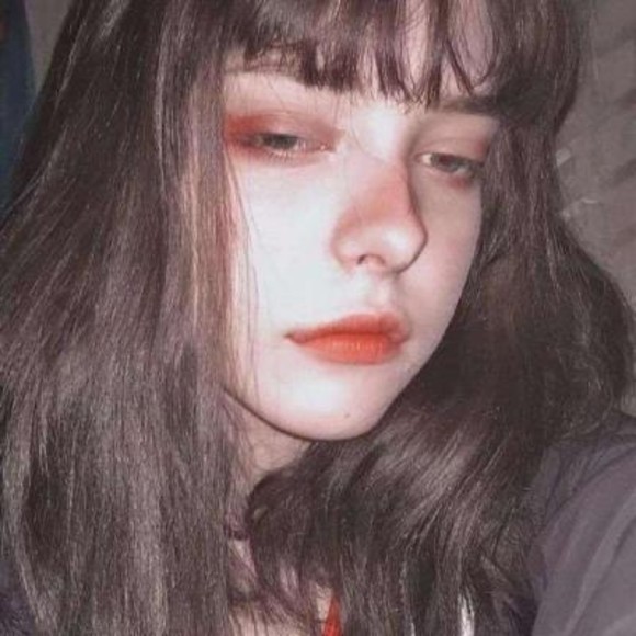 Profile Picture of Thomas Stephanie (@lipyeatla) on Poshmark