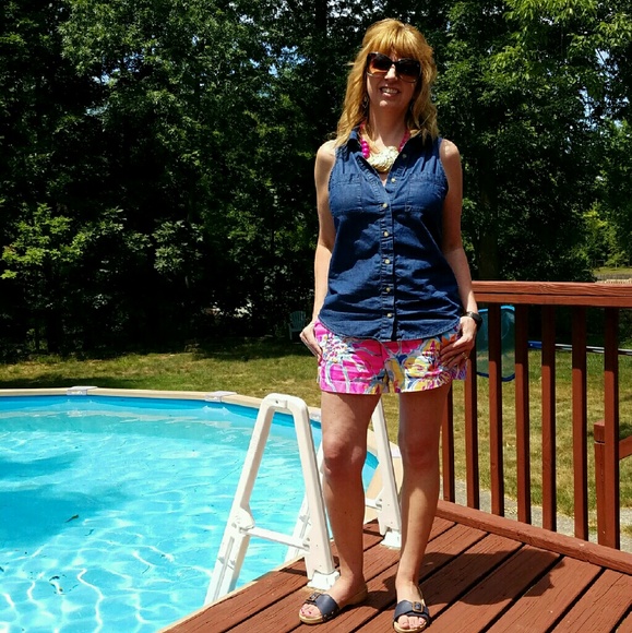 Profile Picture of Mary Krencik (@marbuff) on Poshmark
