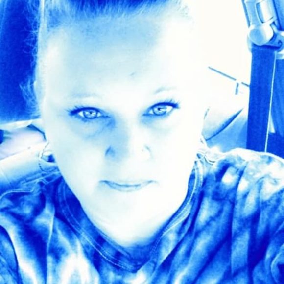 Profile Picture of Joanne Benson (@jojoben23) on Poshmark