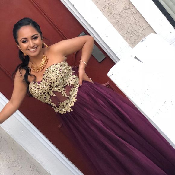 Profile Picture of Raveena Singh (@raveena408) on Poshmark