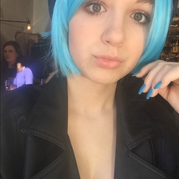 Profile Picture of Lauryn Mcdaniel (@lousylauryn) on Poshmark