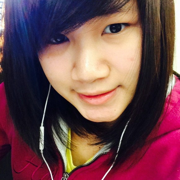Profile Picture of Nghi Huynh (@nghihuynh) on Poshmark