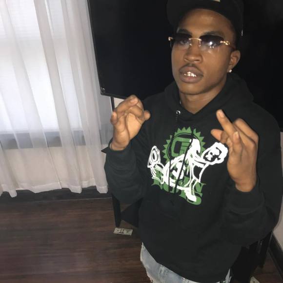 Dumper Dumper - Poshmark Profile Picture of Dumper Dumper (@dumperdumper) on Poshmark