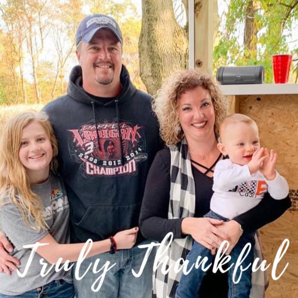 Profile Picture of Amanda Almoney (@akg913) on Poshmark