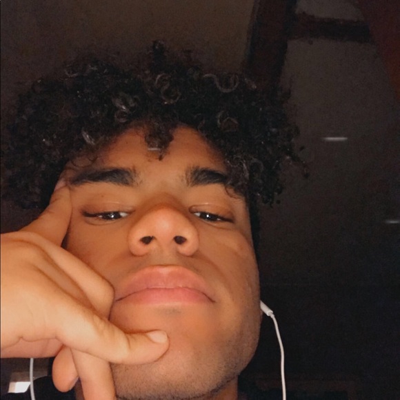Profile Picture of Thomas Reason (@treason441) on Poshmark