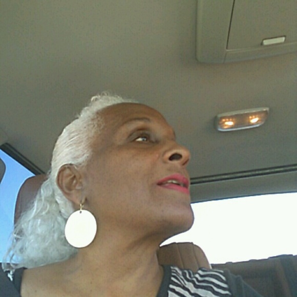 Profile Picture of Joyce Holmes (@jeholmes) on Poshmark