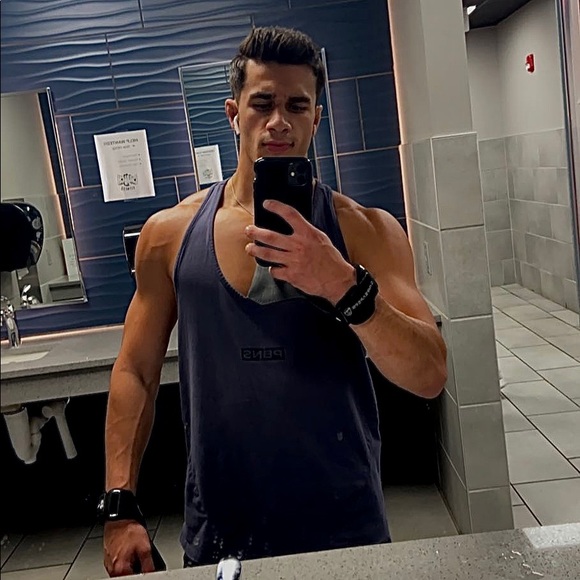 Profile Picture of Vinny Micelli (@vinnymiceli) on Poshmark